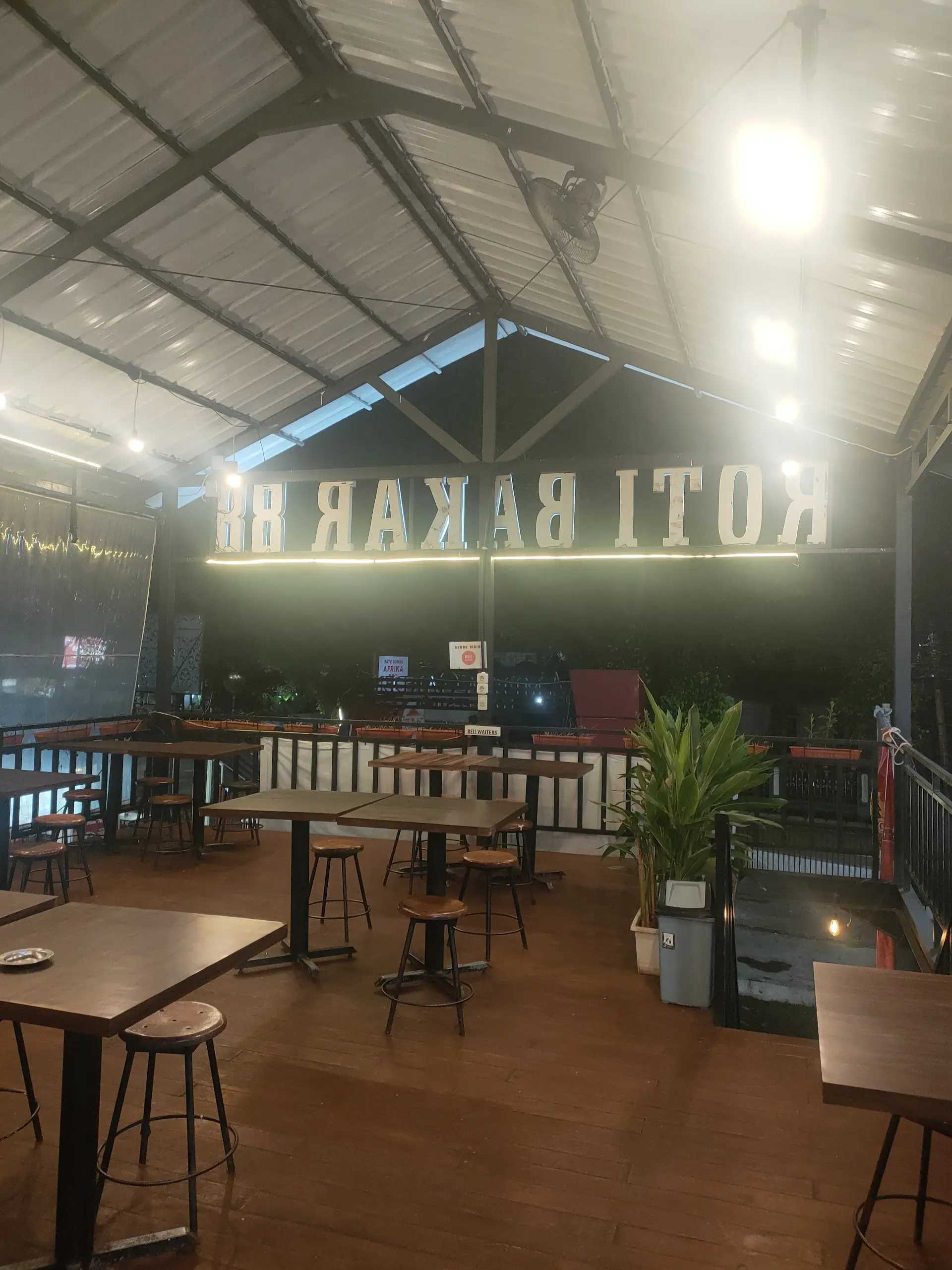 Under 20k per person, how has this toast shop been a hit in Jakarta for almost 10 years? 2