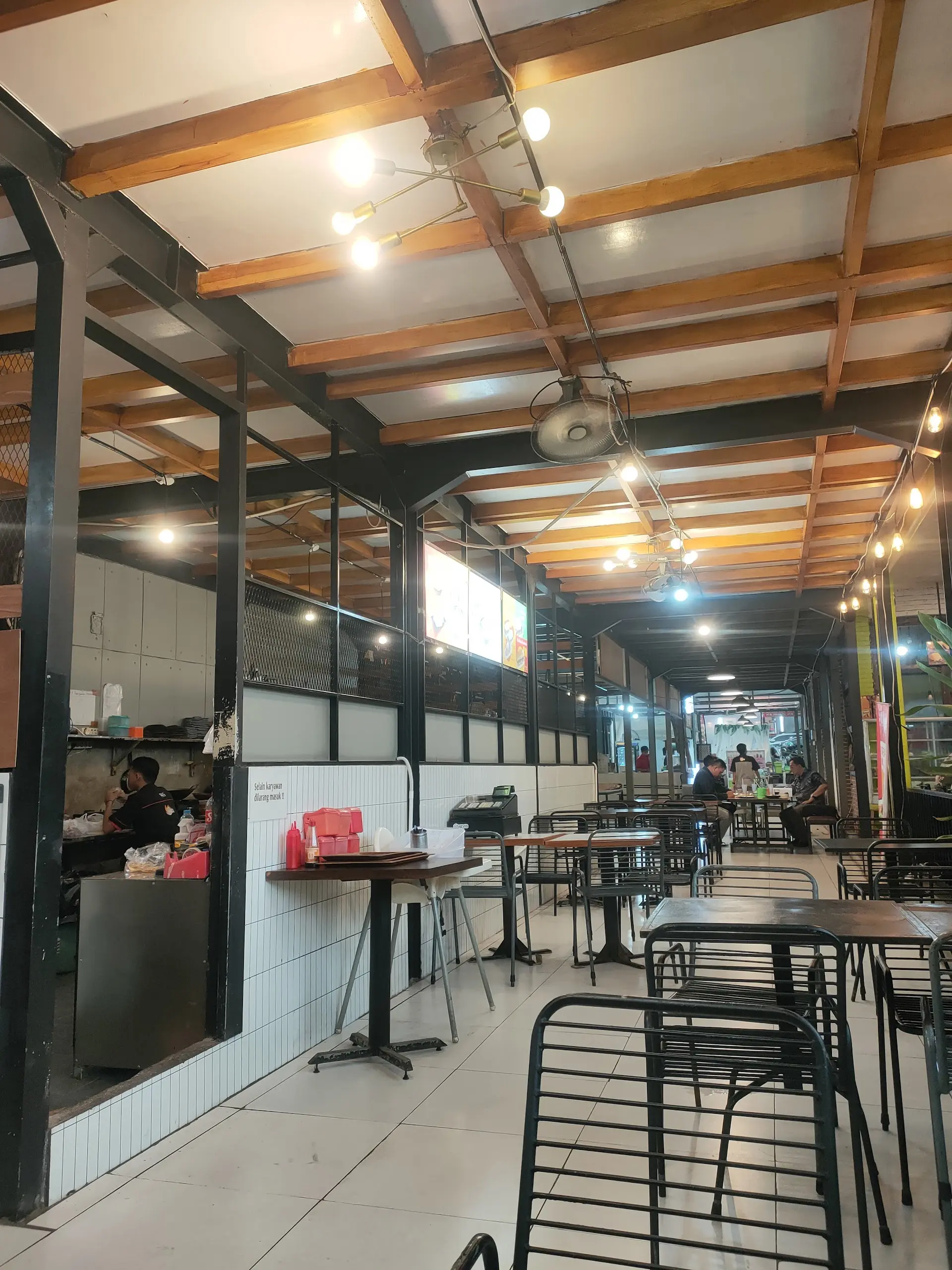 Under 20k per person, how has this toast shop been a hit in Jakarta for almost 10 years? 7