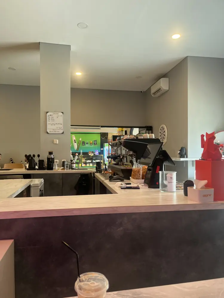 Cube Coffee Cikini 5