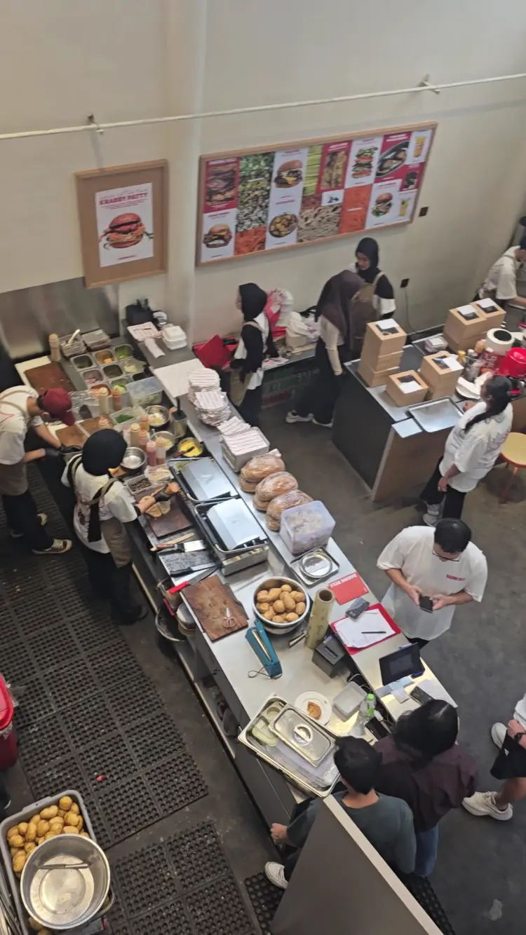 为这口网红汉堡,我甘愿被油烟“洗礼”一小时?