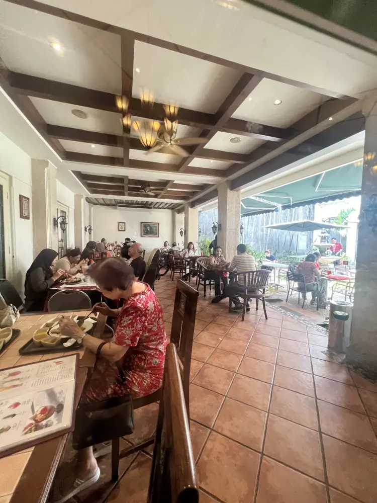 Stop saying Surabaya has no good food! The beef tongue in this old Dutch house made me Anjay!