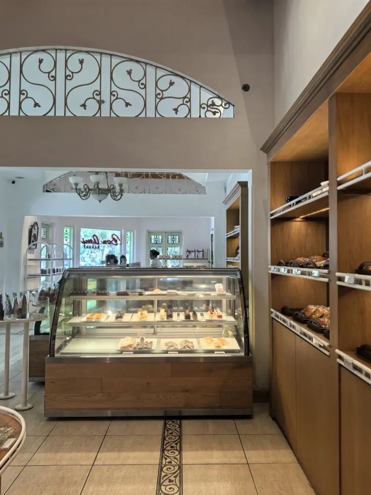 Bon Ami Restaurant 10