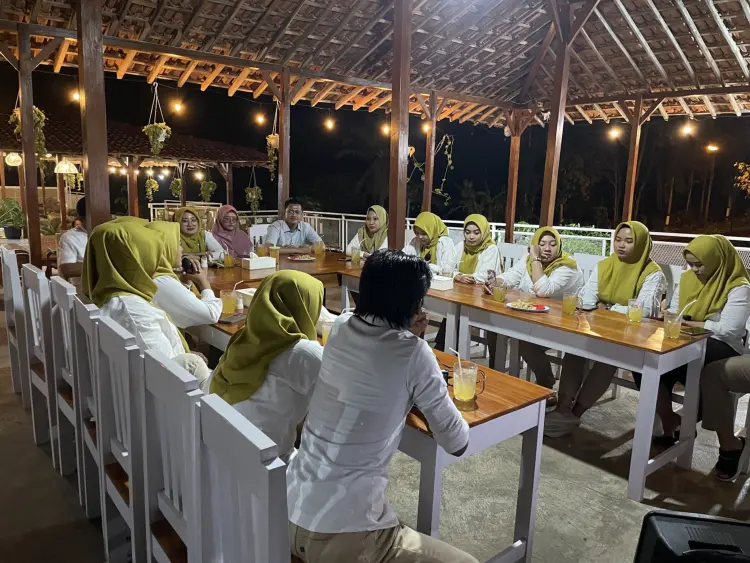 Batas Senja Cafe & Resto 3