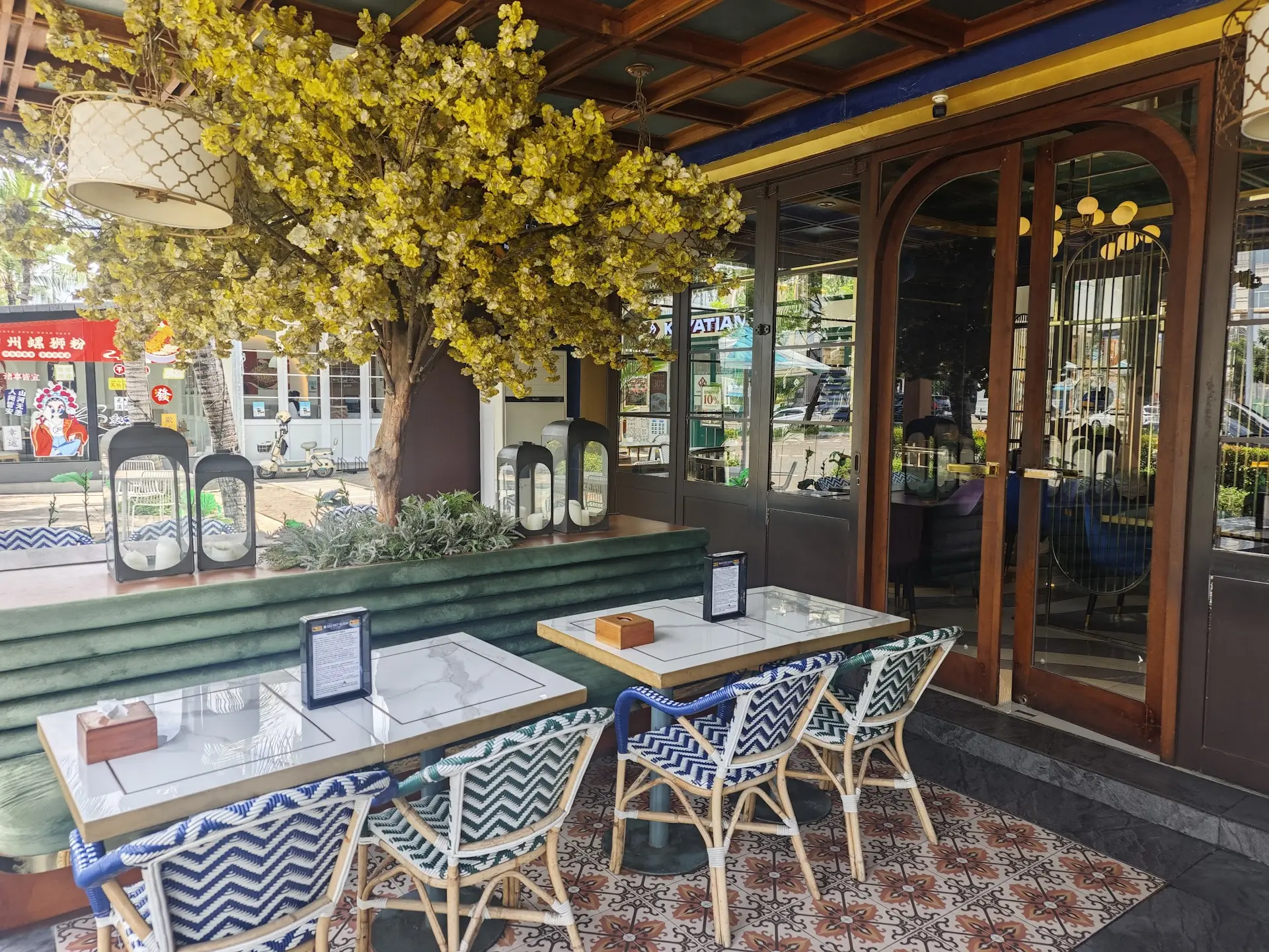 Bayar 350rb/orang, antre 2 jam, cuma demi salmon yang kadang Mantap kadang engga? 3