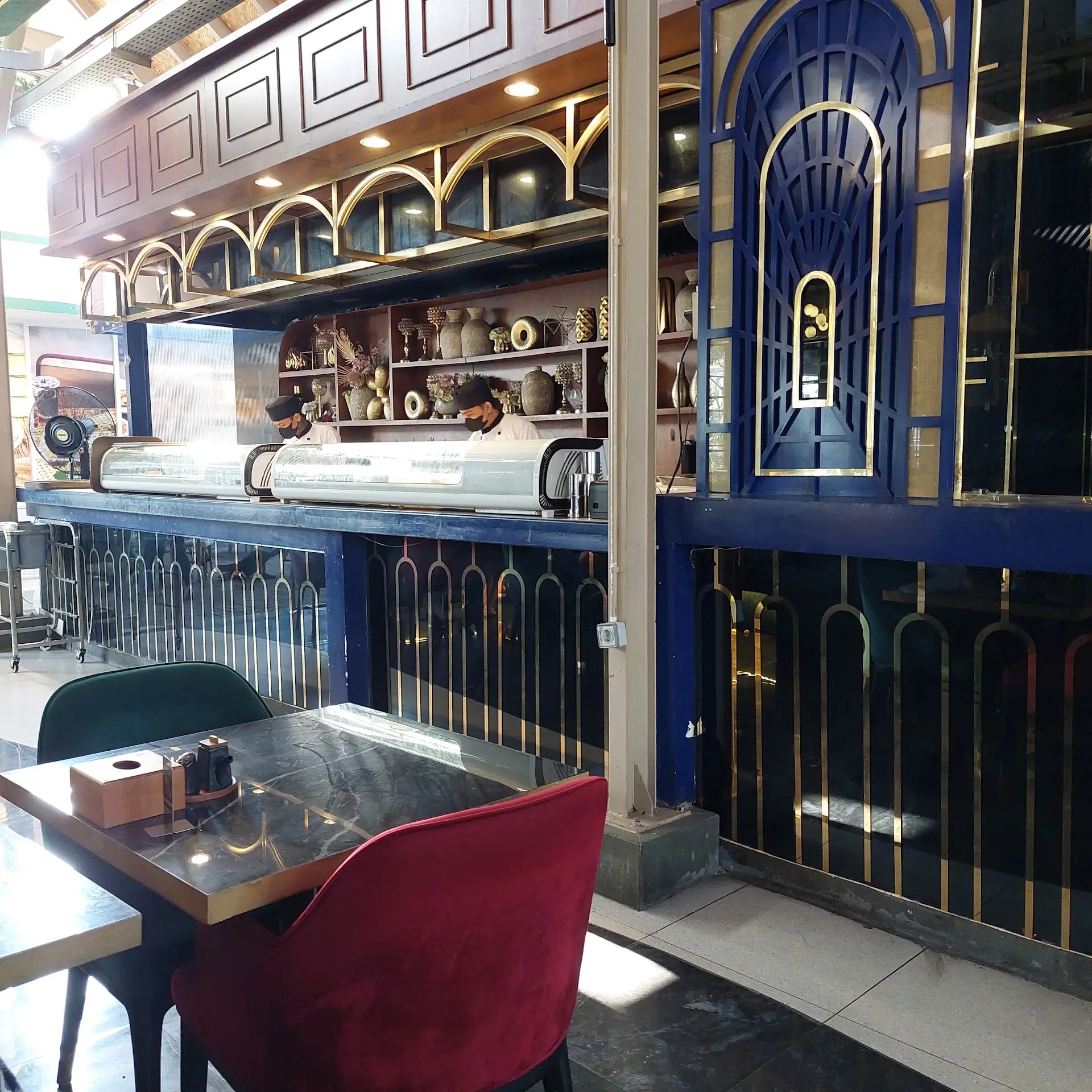 Bayar 350rb/orang, antre 2 jam, cuma demi salmon yang kadang Mantap kadang engga? 5