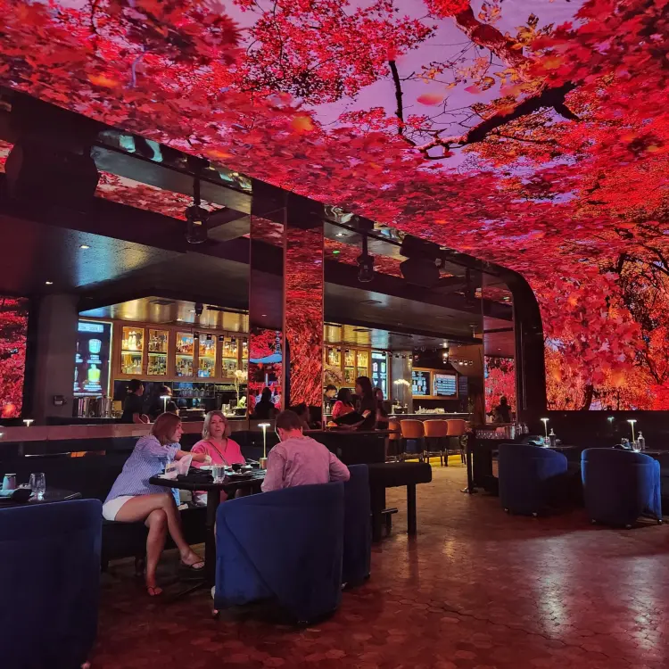 ShiShi Nightclub & Izakaya Lounge 4