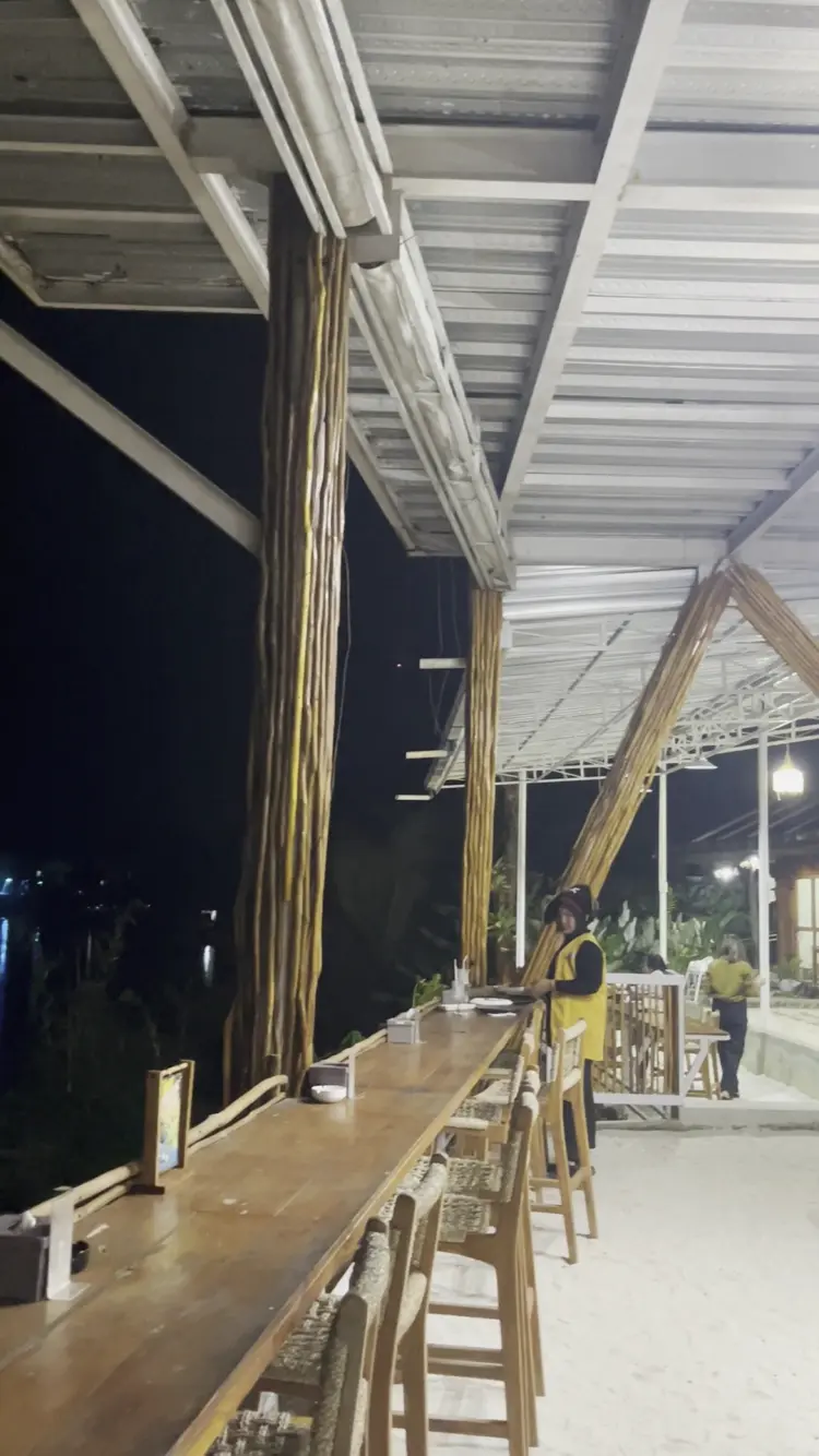 Rei Beach Cafe Batulicin 4