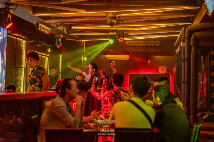 Falcon Sport's Bar @New Terminal 2