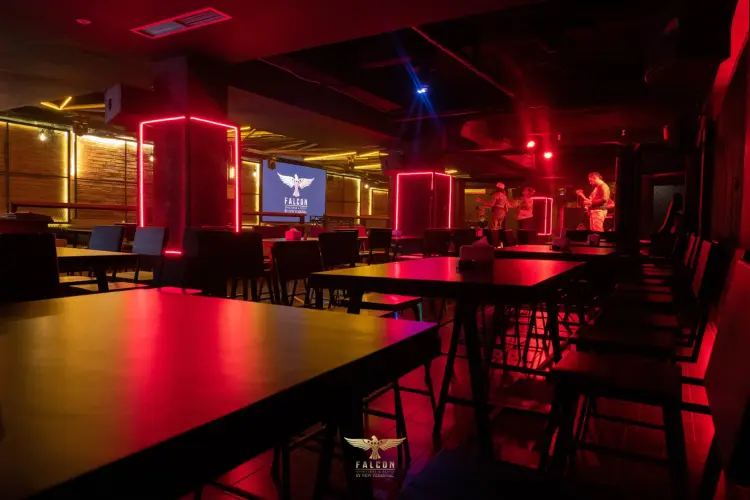 Falcon Sport's Bar @New Terminal 4