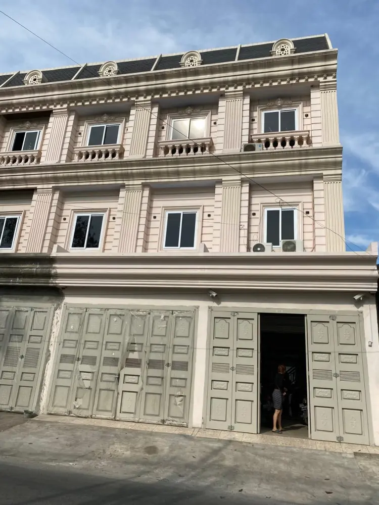 Putri Sulam Studio 1