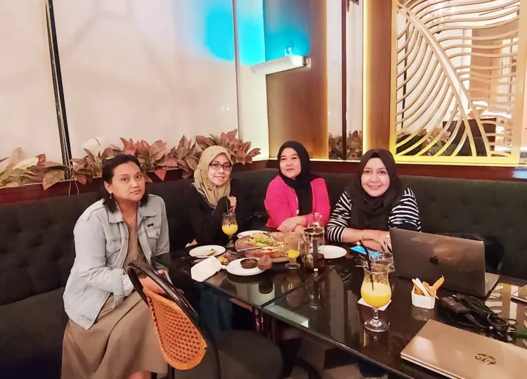 Portable Kitchen & Lounge 10