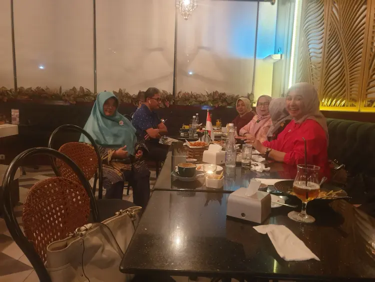 Portable Kitchen & Lounge 4