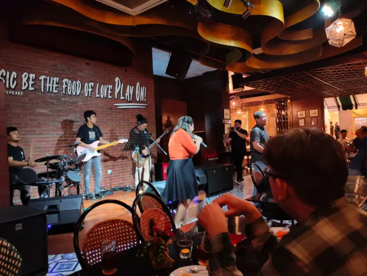 Portable Kitchen & Lounge 8