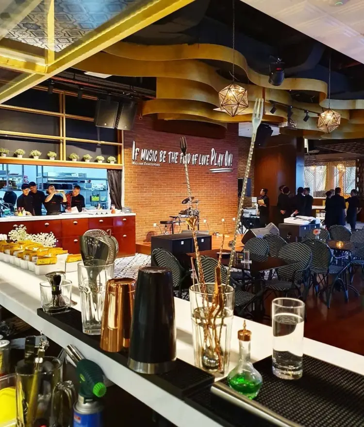 Portable Kitchen & Lounge 5