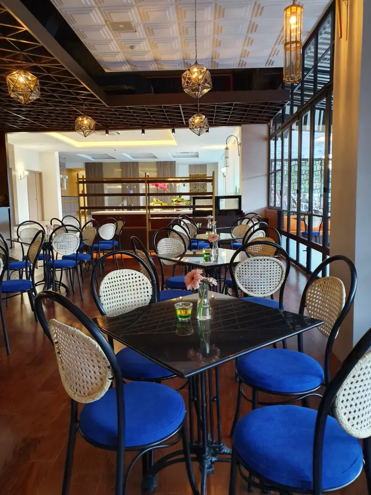 Portable Kitchen & Lounge 6