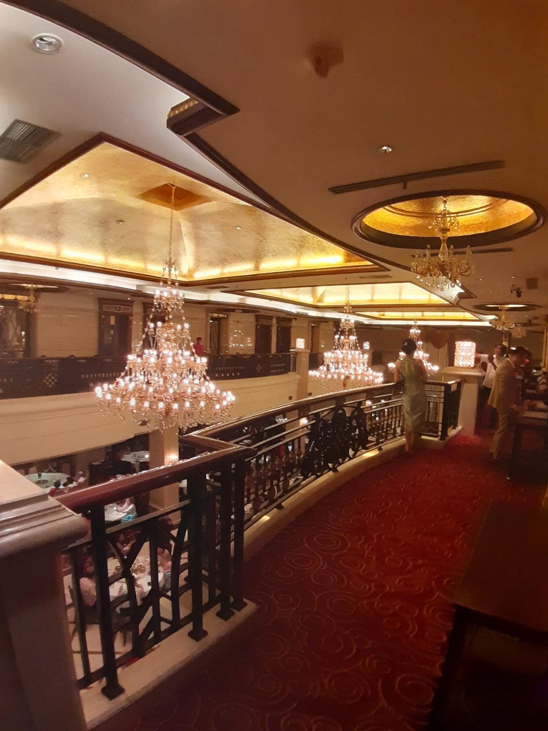 Kata siapa Jakbar garing buat nongkrong? Ada spot karaoke rahasia di LTC Glodok lantai 6, yang tau-tau aja. 2