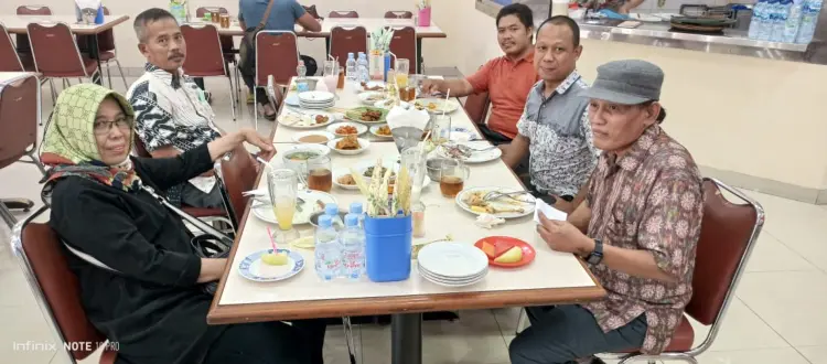 Rumah Makan Padang Sederhana 6