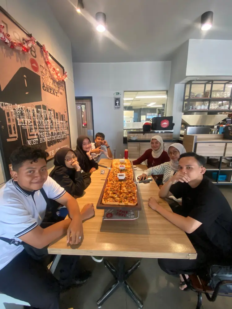 Pizza Hut Restoran 8