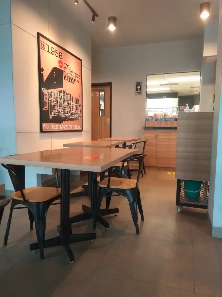 Pizza Hut Restoran 4