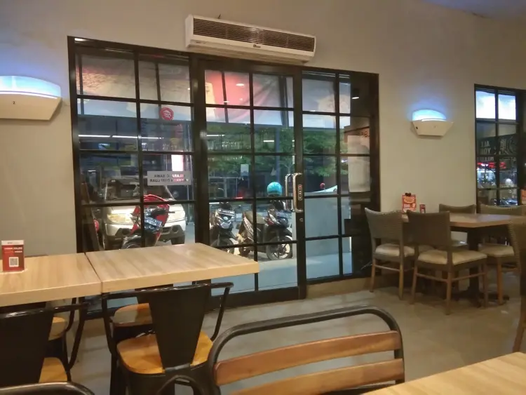 Pizza Hut Restoran 2