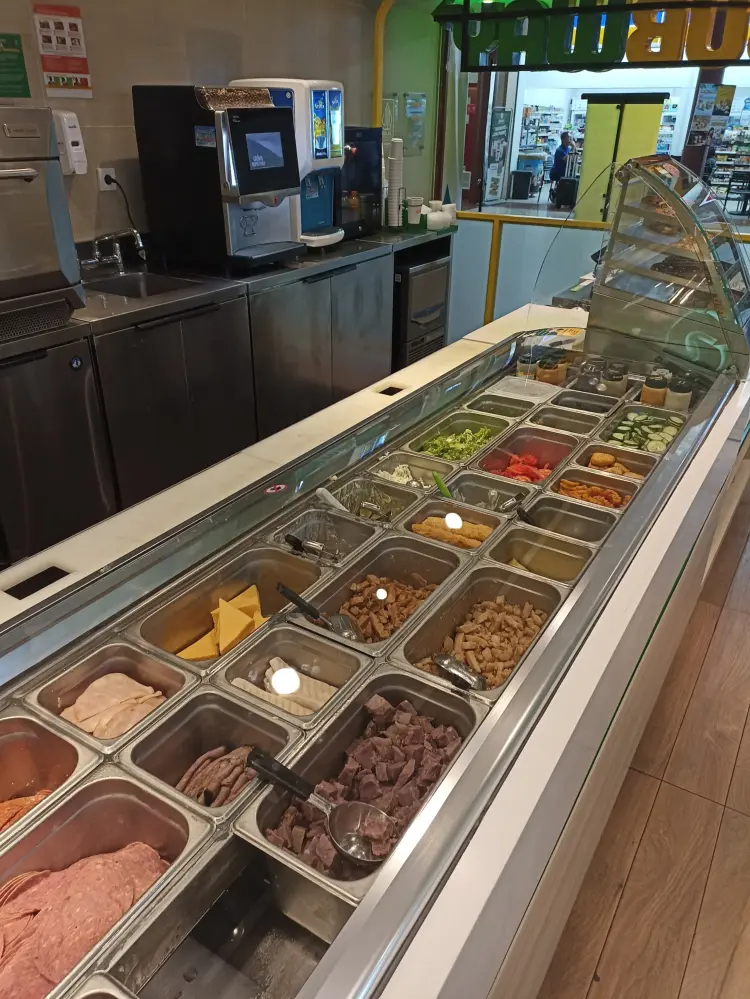 Subway - Terminal 2E 9