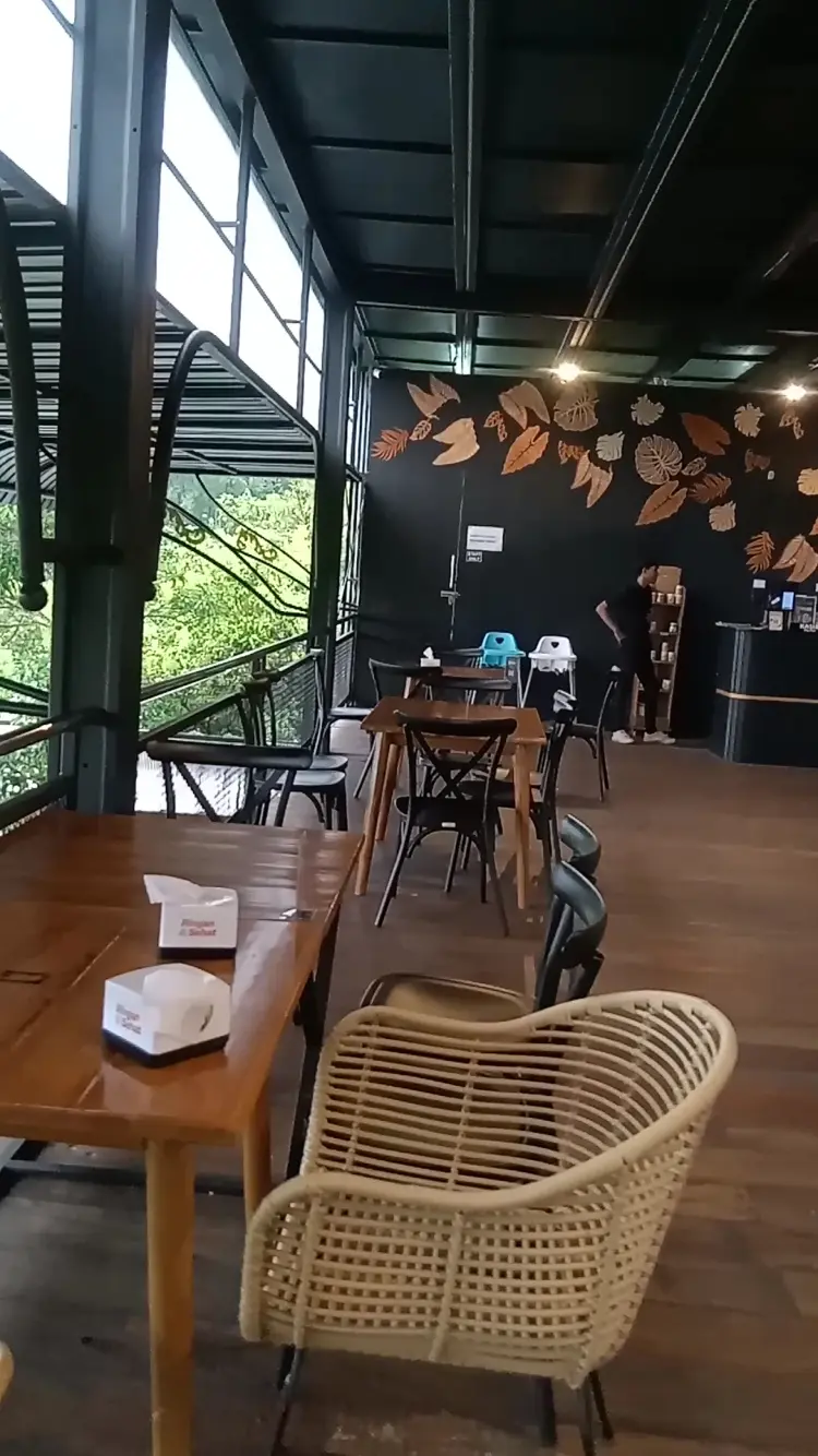 REPUBLIK DENDY CAFE KEDIRI 9