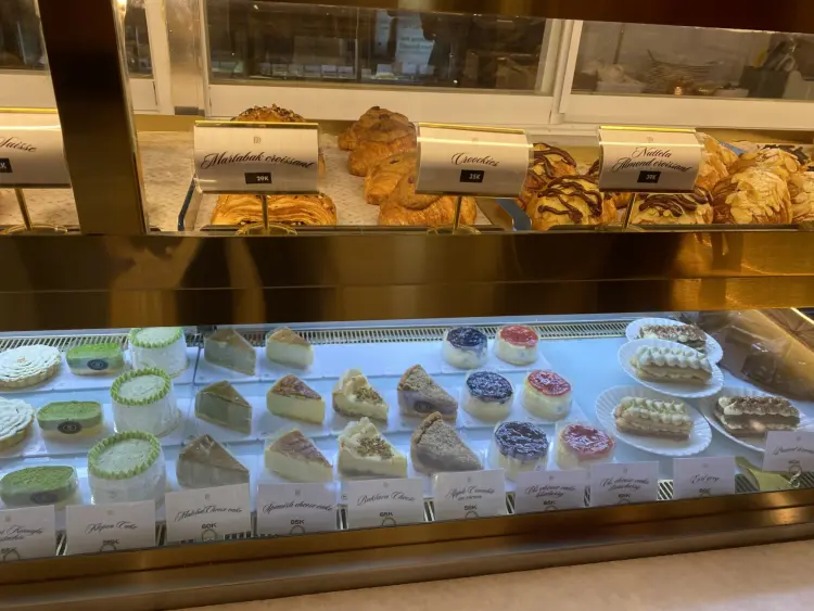 Dream Dates Artisan Bakery & Restaurant Senopati 10