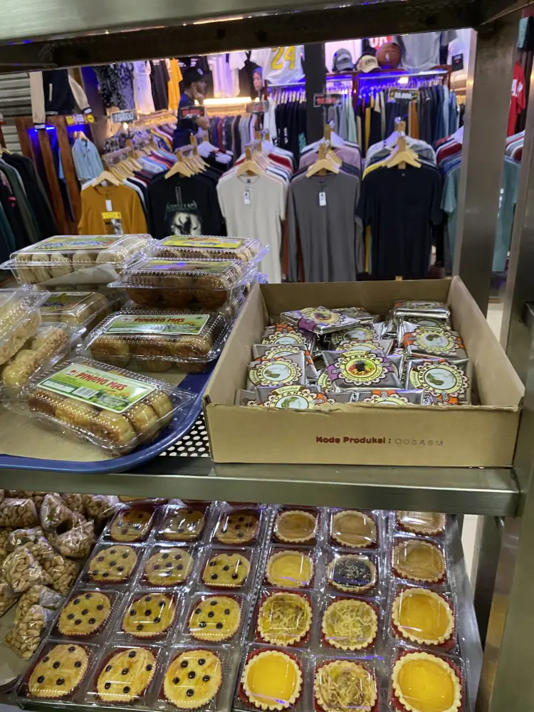 Resto, Cake & Bakery Sariwangi 1