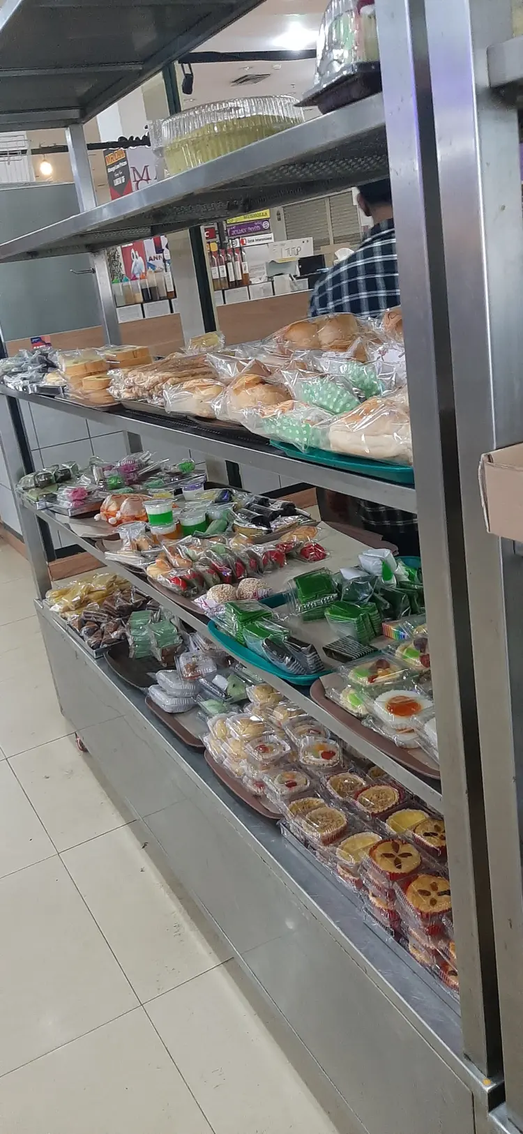 Resto, Cake & Bakery Sariwangi 4