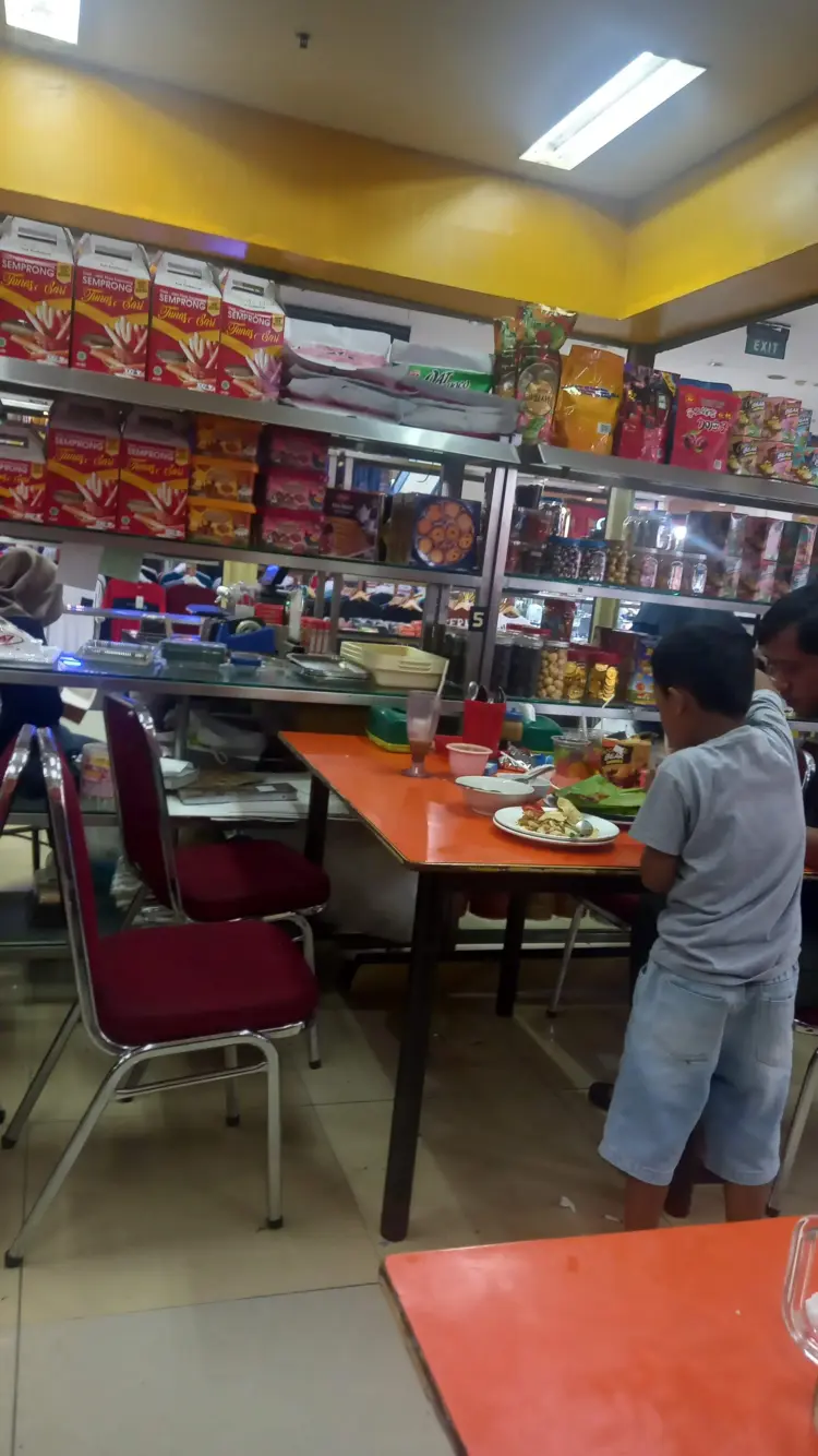 Resto, Cake & Bakery Sariwangi 8