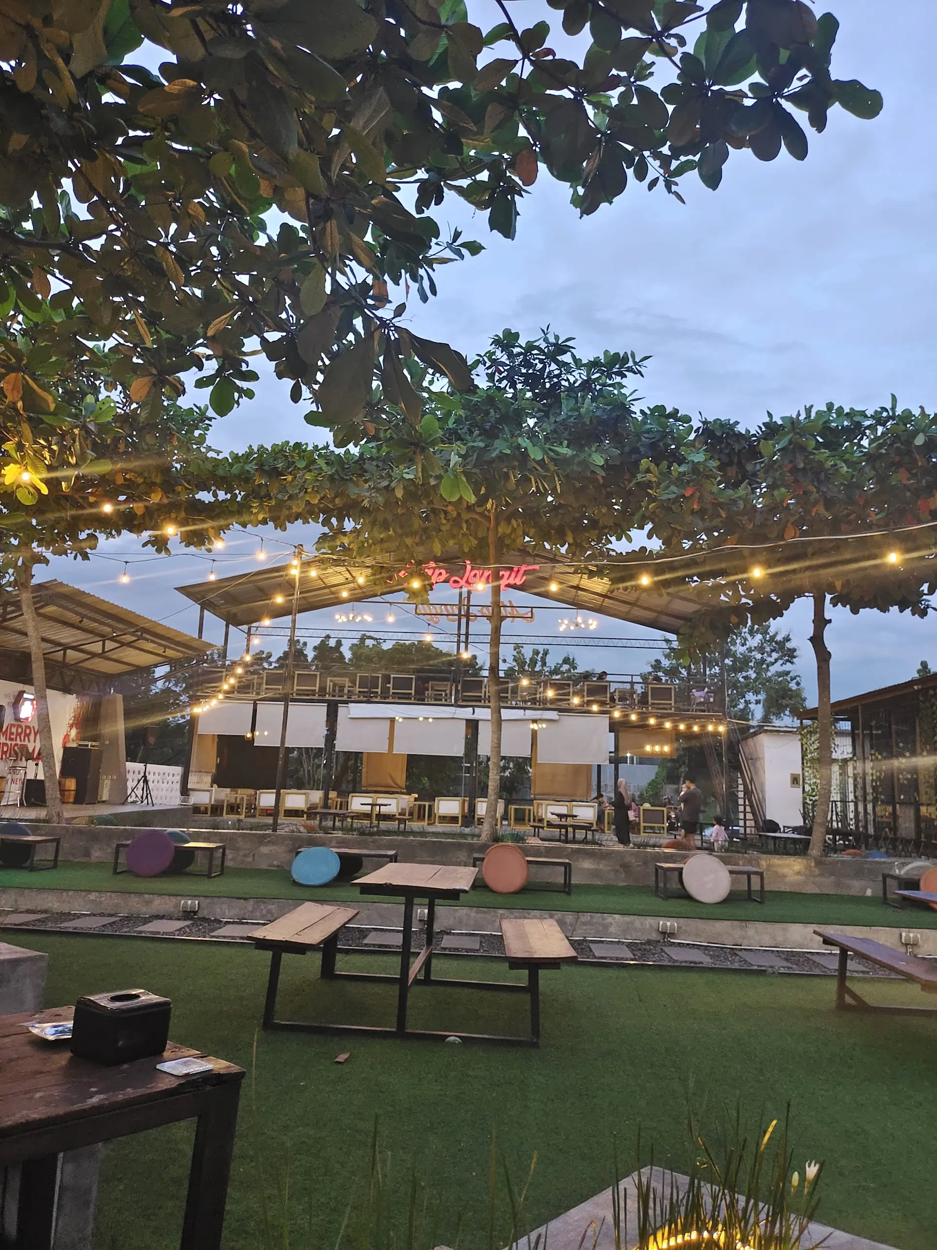 Coffee by the highway? I tried the hits & misses of this Semarang cafe for you 8