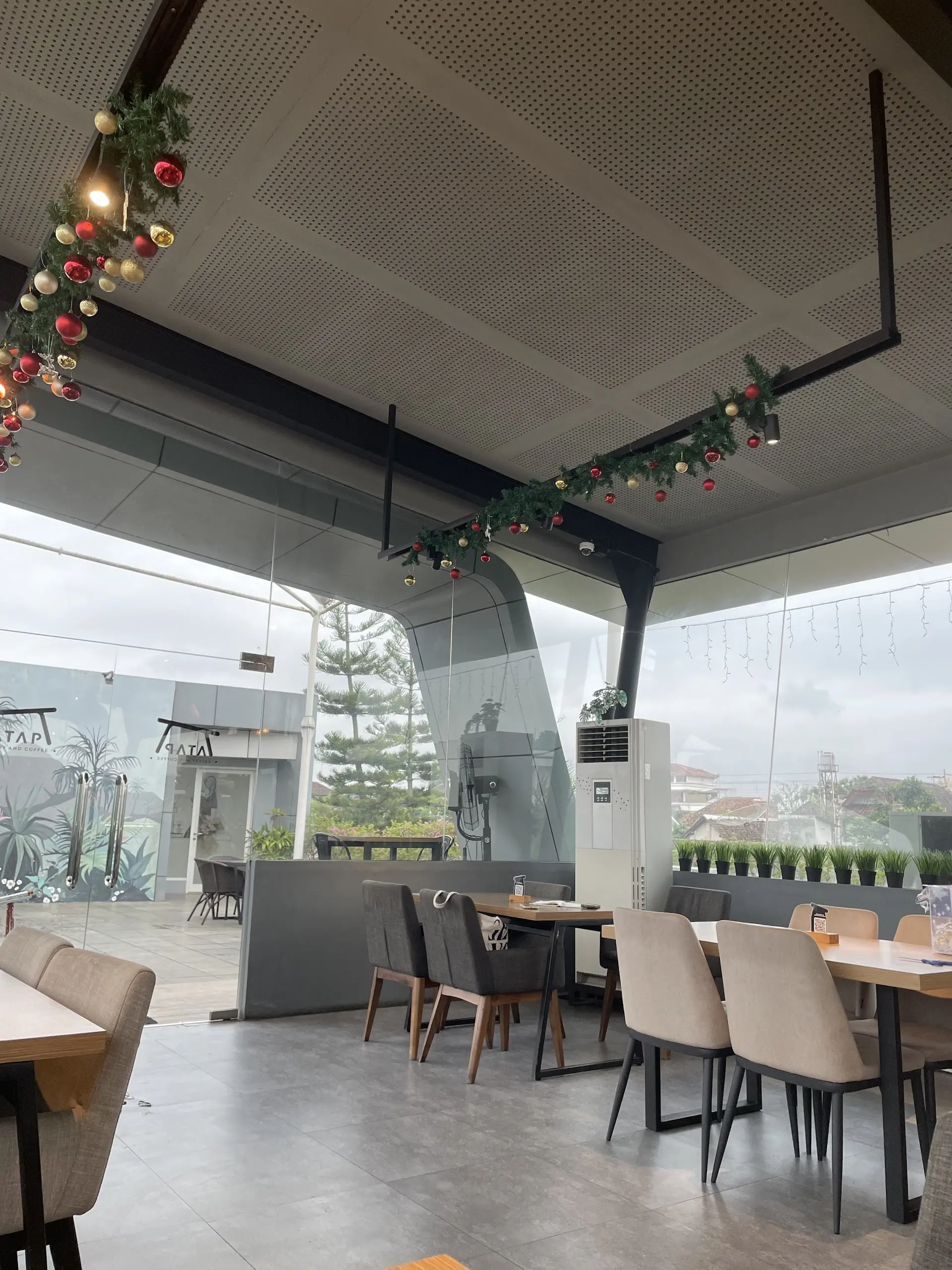 Coffee by the highway? I tried the hits & misses of this Semarang cafe for you 6