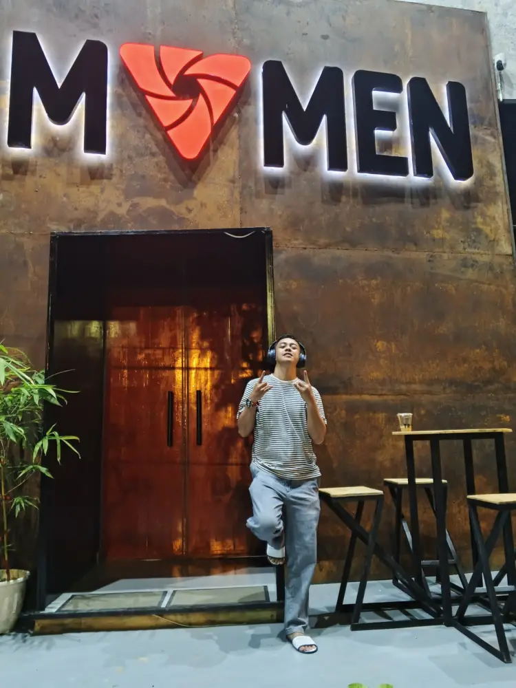 Momen Billiard & Cafe 1