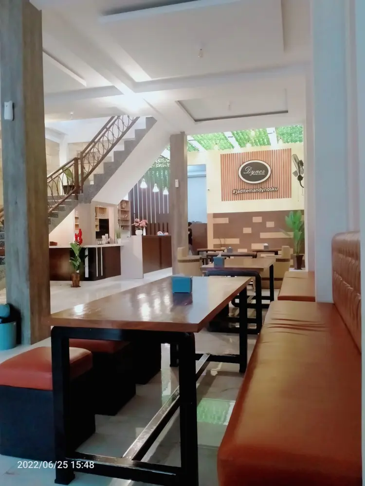 Dynos Coffee & Kitchen 9