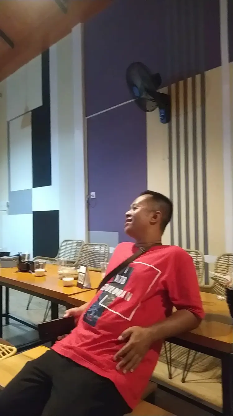 Dynos Coffee & Kitchen 8