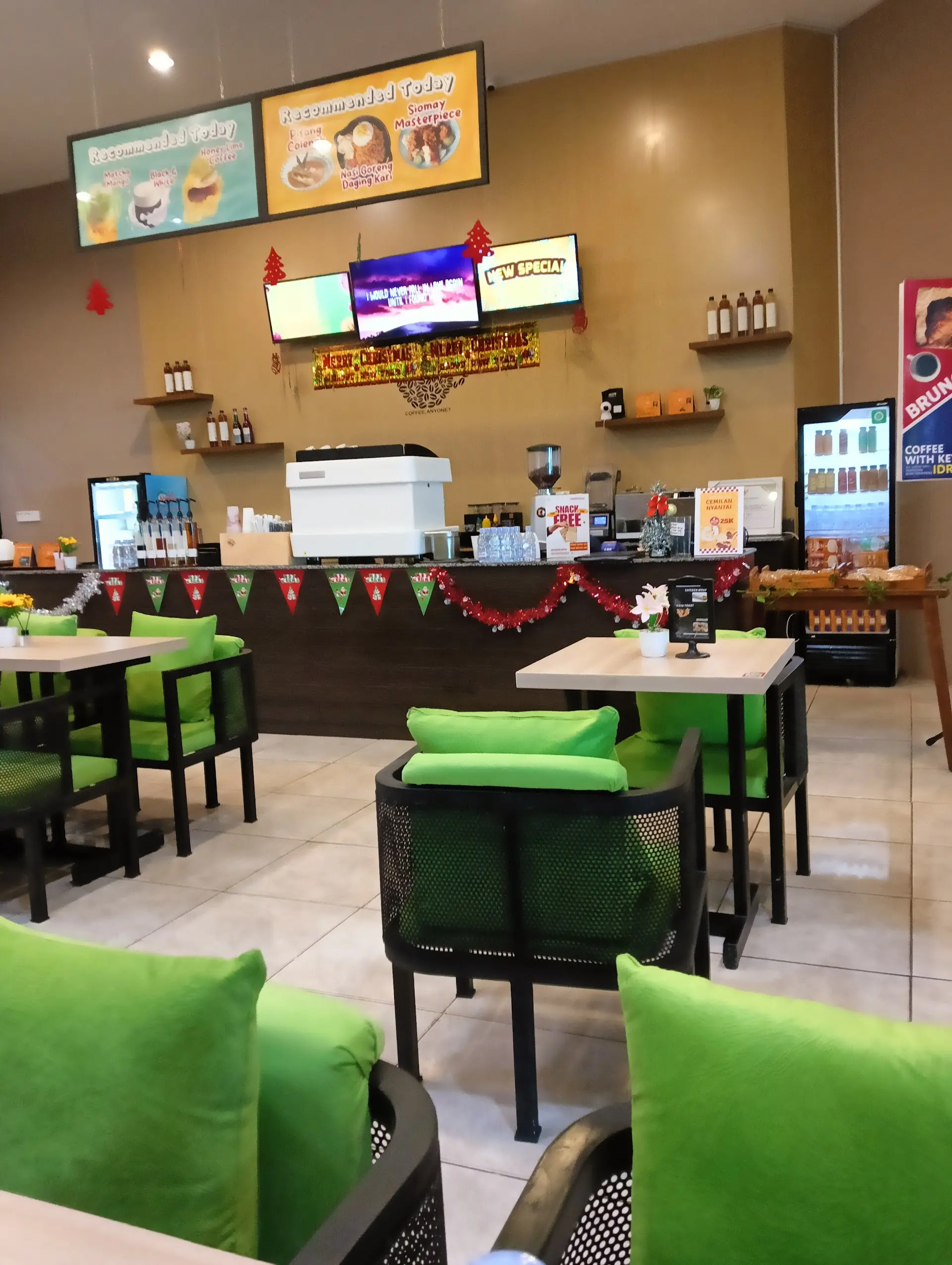 Makanan bandara itu jebakan? Tempat Mantap rating 4.9 ini bikin gue diem. 5