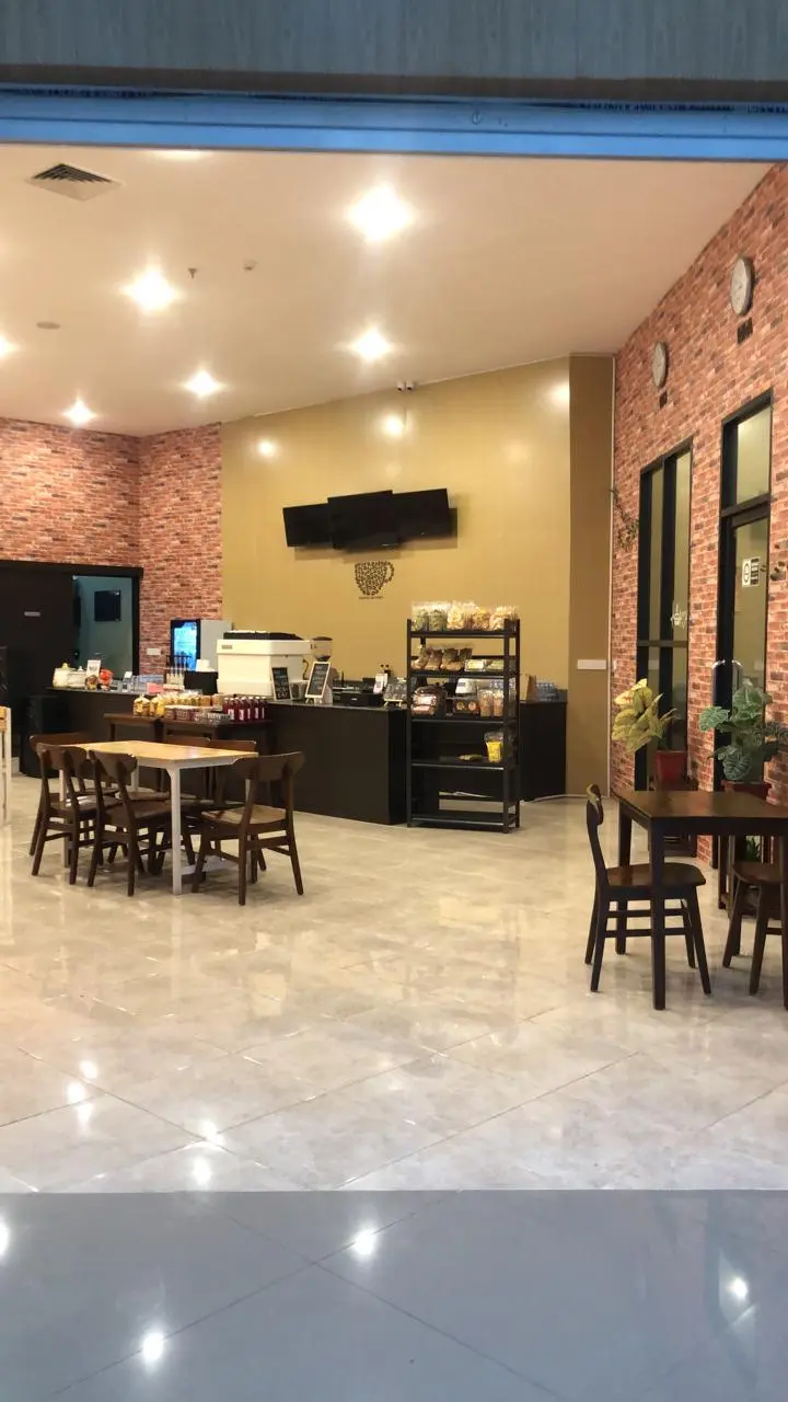 Makanan bandara itu jebakan? Tempat Mantap rating 4.9 ini bikin gue diem. 3