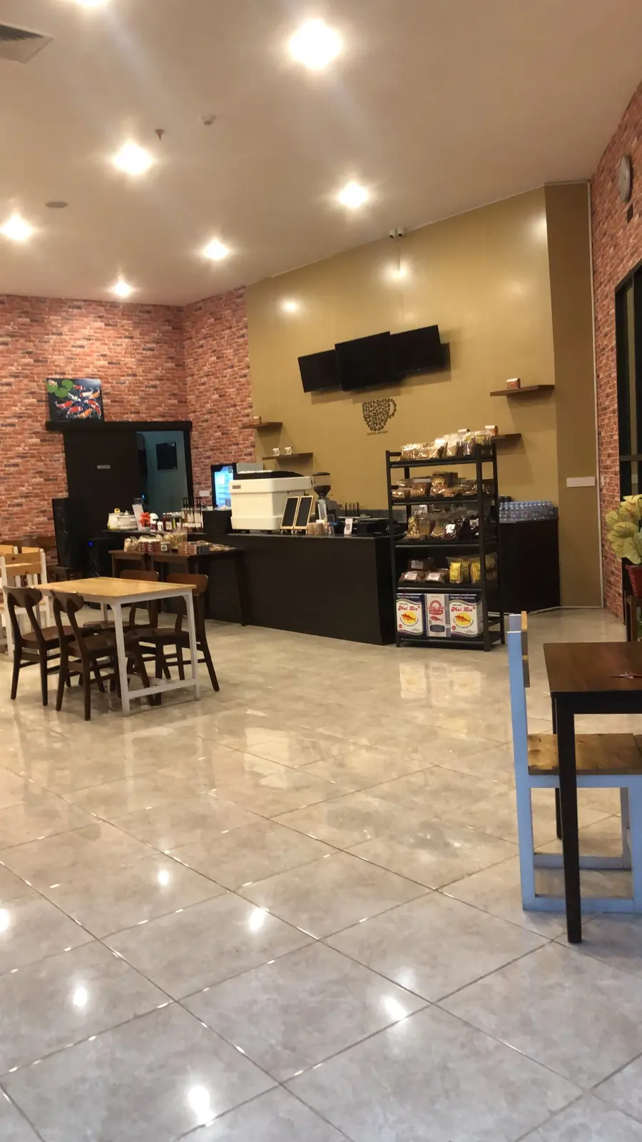 Makanan bandara itu jebakan? Tempat Mantap rating 4.9 ini bikin gue diem. 8