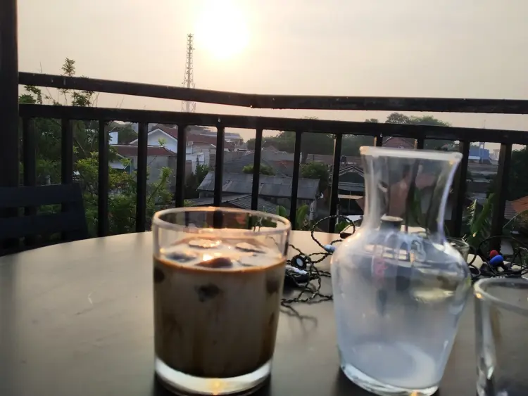 Kedai Es Kopi KONGBONG, Tjiledoeg 4