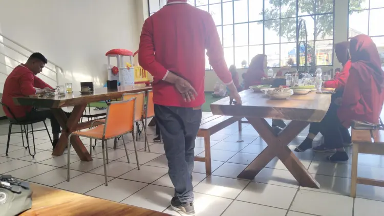 Warung Pak Untung Cafe 2