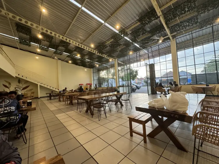 Warung Pak Untung Cafe 5