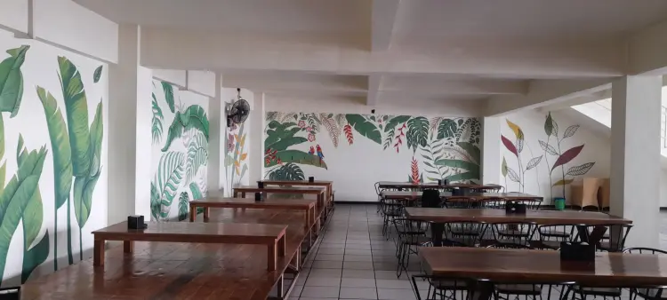 Warung Pak Untung Cafe 10