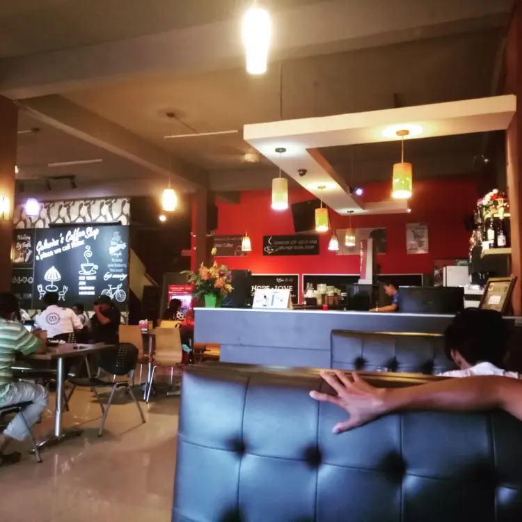 Gelavian's Coffe Shop 4