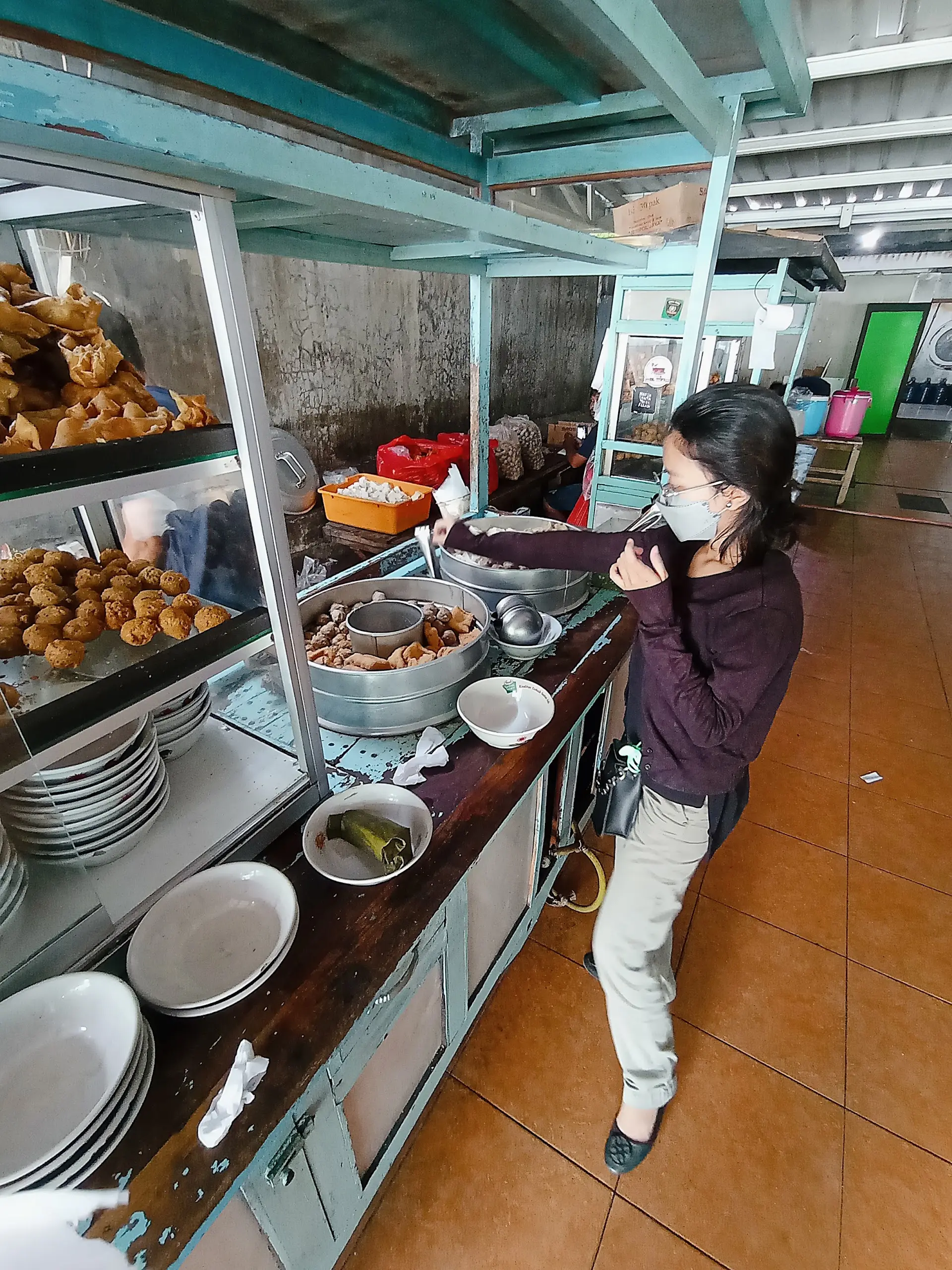 Bakso Surabaya ini, enak sih enak, tapi cara bayarnya... menguji iman banget! 1