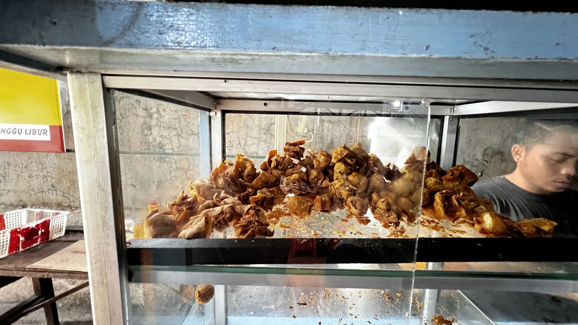 Bakso Surabaya ini, enak sih enak, tapi cara bayarnya... menguji iman banget! 6