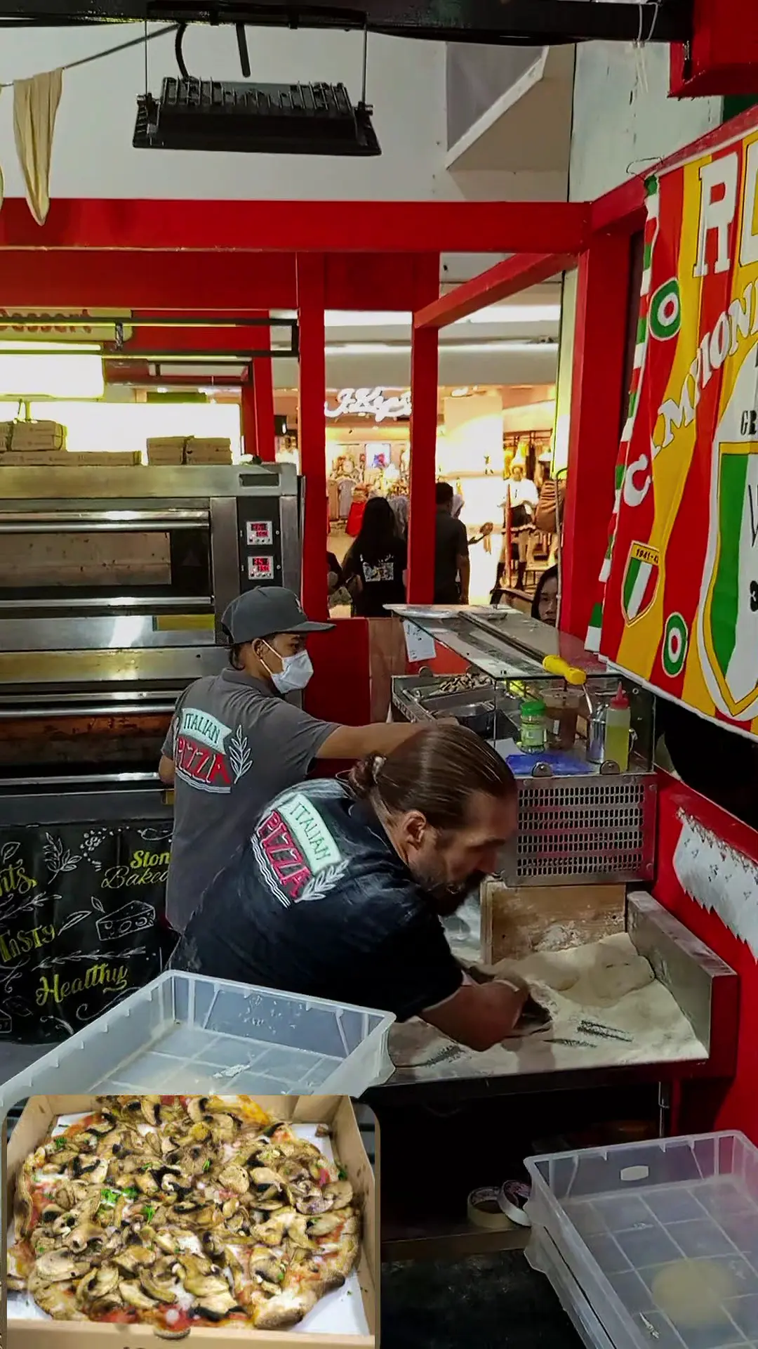 Anjay, 1700 review semuanya bintang 5? 🤯 Emang semantap apa sih pizza lokal di Jakarta ini? 1