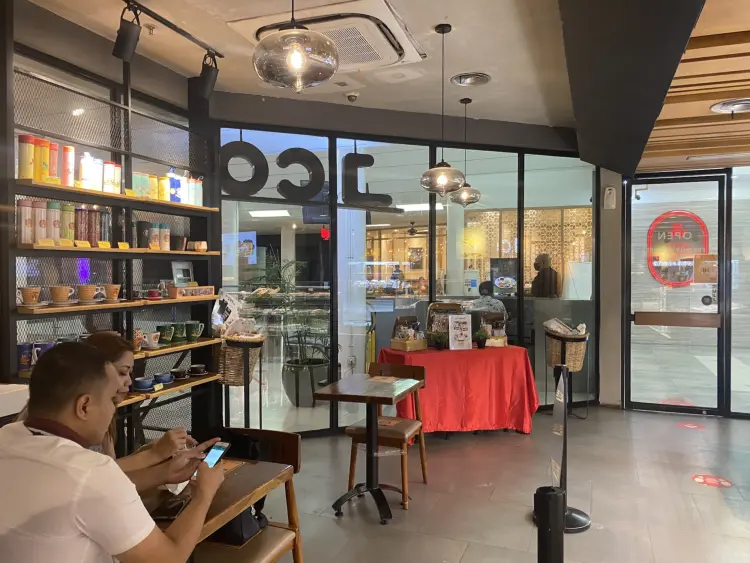 J. Co donuts & coffee - plaza festival 2