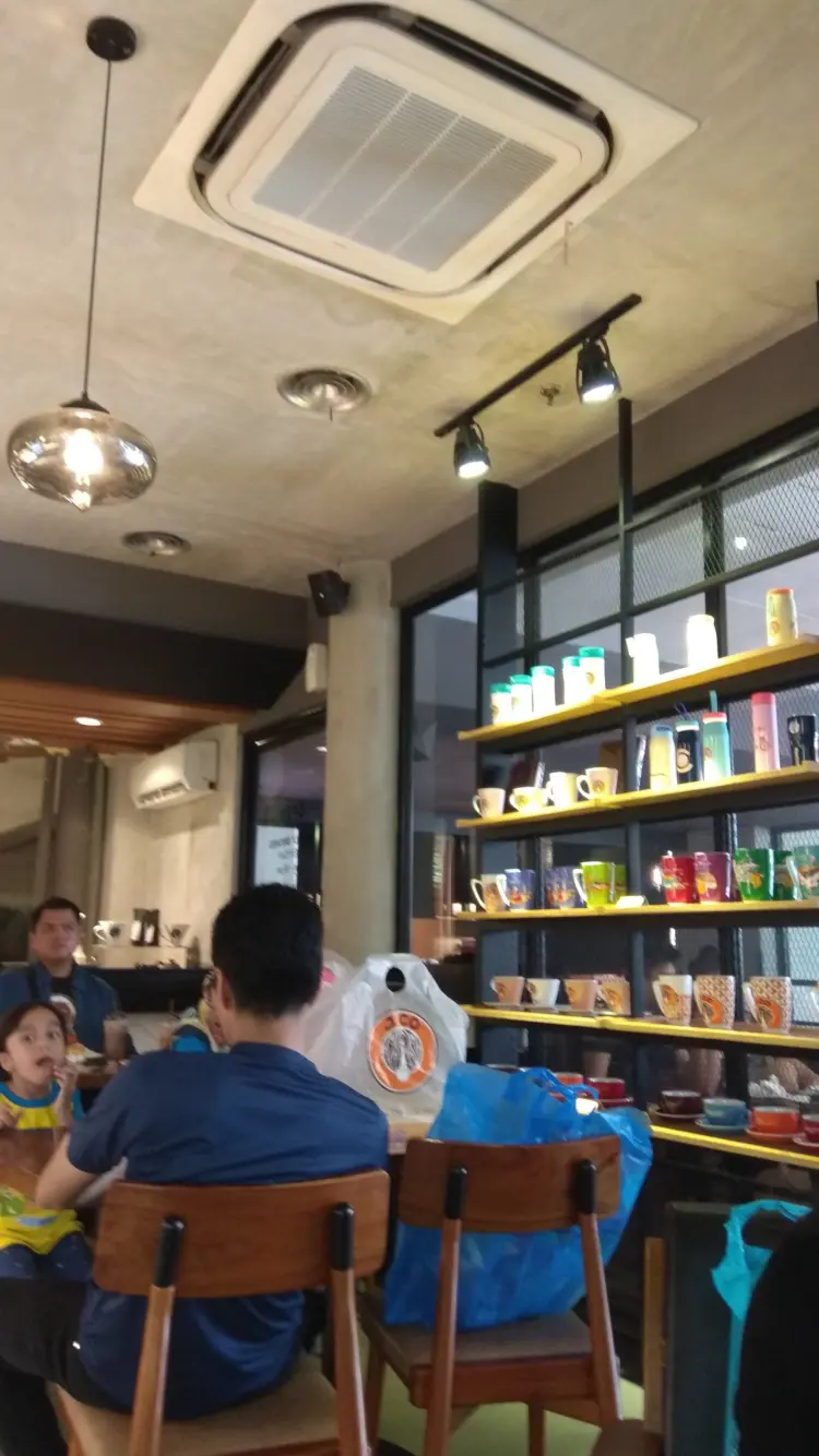 J. Co donuts & coffee - plaza festival 8