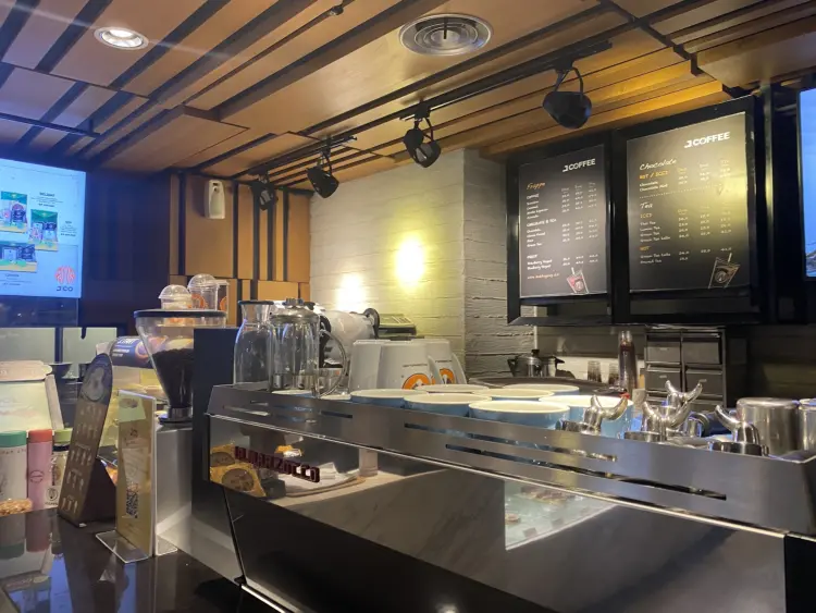 J. Co donuts & coffee - plaza festival 6