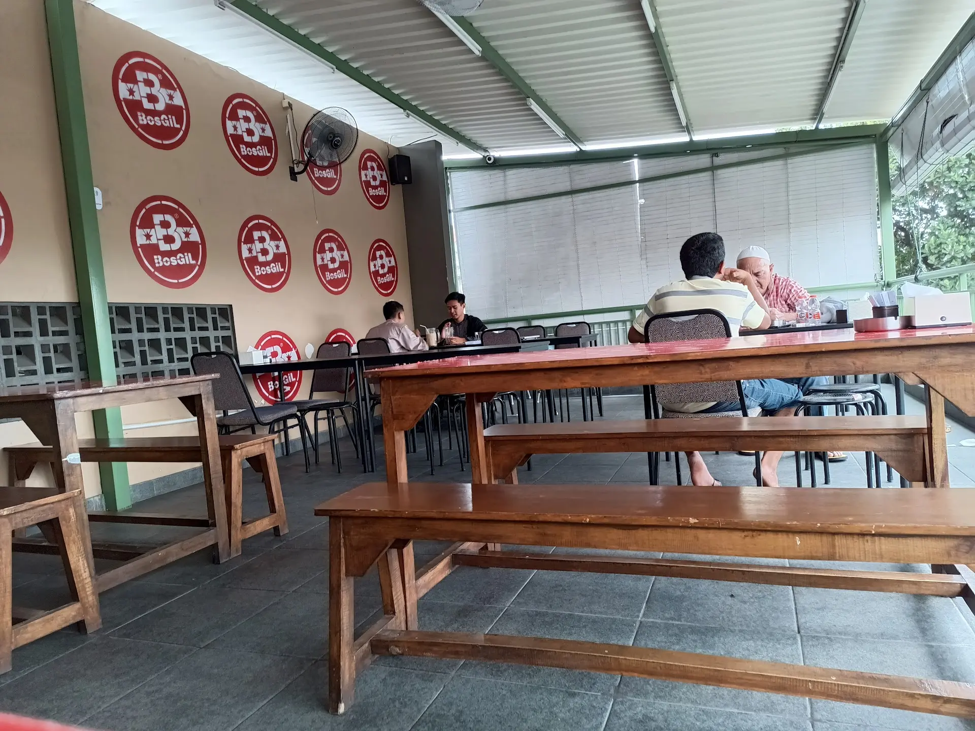 Modal 50rb-an makan sampai begah, ini tempat apaan sih ratingnya 4.9 di Google dari hampir 10rb review? 3